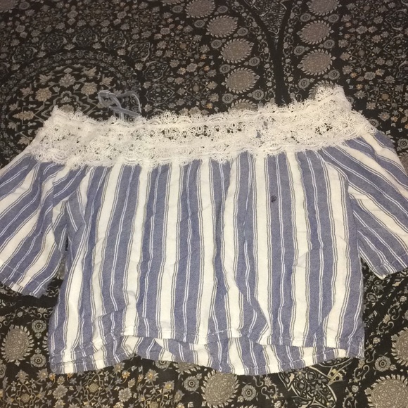 Off the shoulder crop - Picture 2 of 3